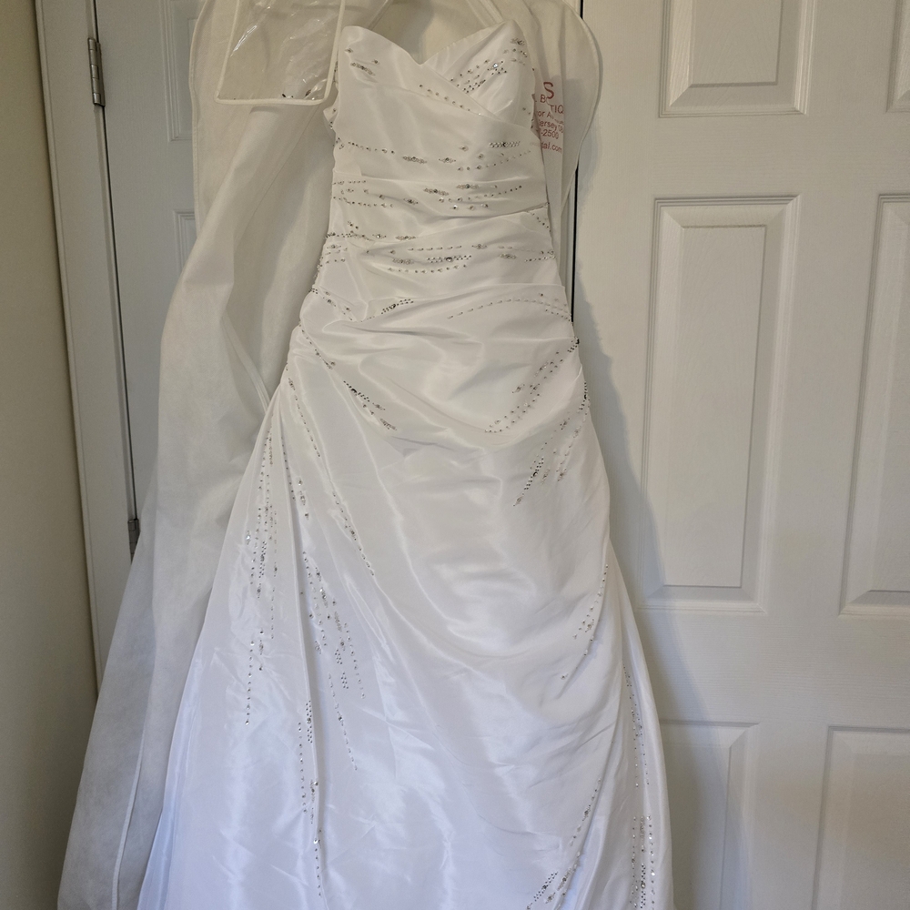 Elegant White Wedding Dress